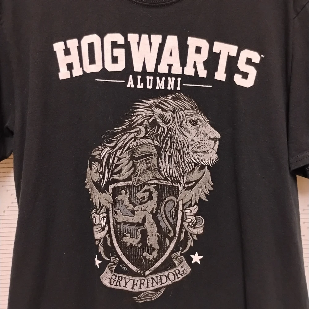 Hogwarts Alumni Gryffindor T-Shirt Wizarding World Men's Size Large 42 / 44